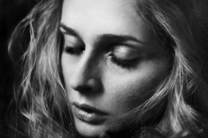 Danza ed atmosfere eteree si fondono nella mostra “Galatea” di Irina Mattioli