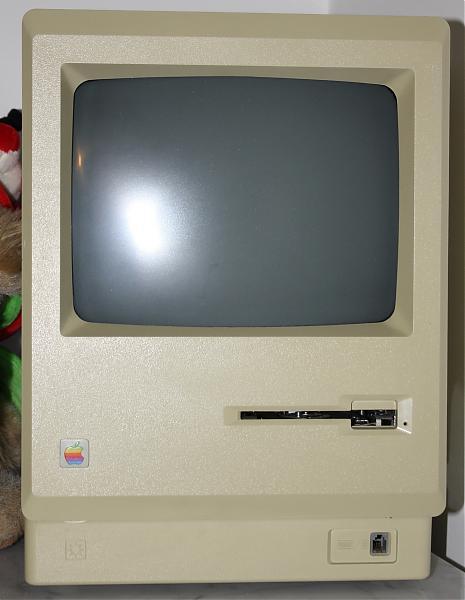Macintosh 512k ancora funzionante... Non ho i floppy con l'OS e non so nemmeno come procurarmeli...