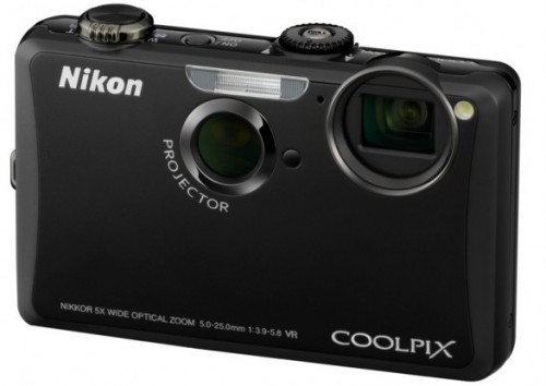 Nikon ha presentato COOLPIX S1100pj, la prima fotocamera digitale al mondo con proiettore integrato 1