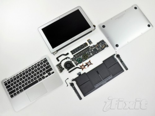 iFixit smonta e mette al nudo il nuovo MacBook Air da 11.6 pollici 1