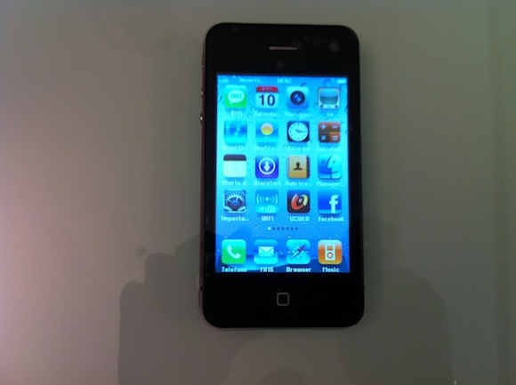 Prova di una copia dell'iPhone 4 made in China 11