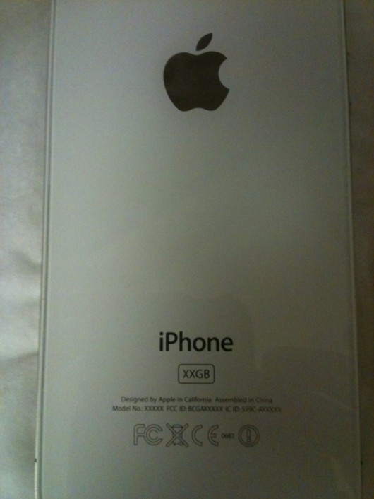 Il prototipo di un iPhone 4 bianco viene messo in vendita su eBay 3