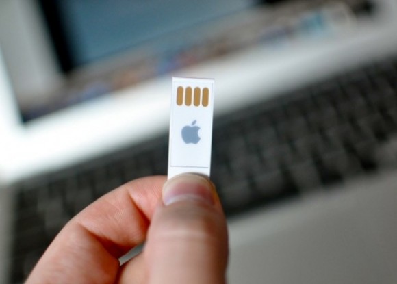 Iniziano ad arrivare le prime chiavette USB per il ripristino di OS X Lion 1