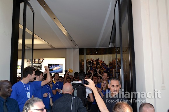 Reportage fotografico di Italiamac dell'inaugurazione dell'Apple Store di Bologna 1