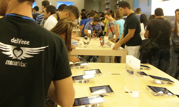 Video Reportage: Inaugurazione Apple Store Campania 1