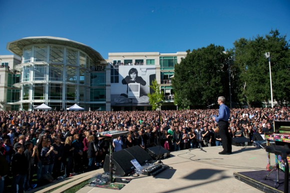 Apple pubblica le immagini dell'evento memoriale in onore di Steve Jobs 1