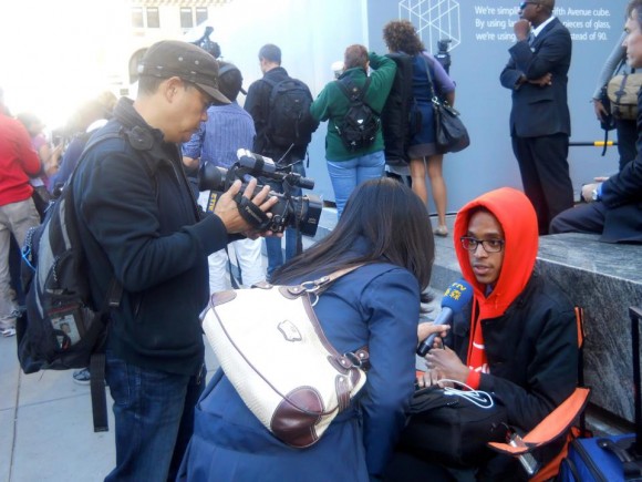 Due ragazzi Americani in fila da 15 giorni per l'iPhone 4S 3