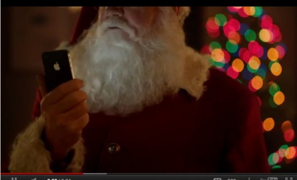 Nuovo Spot natalizio di Apple in cui Babbo Natale ci mostra come utilizzare Siri su iPhone 4S 1