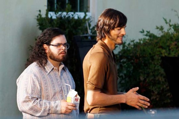 Gli attori del film su Jobs immortalati sul set 1