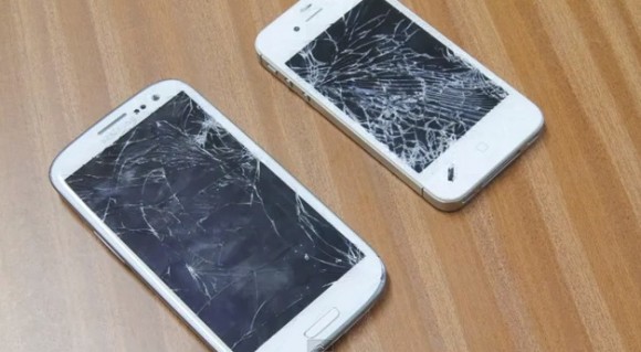 Crash Test tra iPhone 4S e Samsung Galaxy S3, chi la spunta? 1