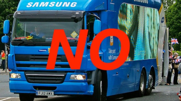 Spopola in rete la satira di Samsung che paga Apple con 30 camion di monetine da 5 cent 2