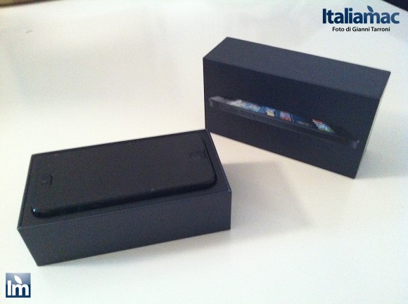 Unboxing del nuovo iPhone 5 (foto e video) 1