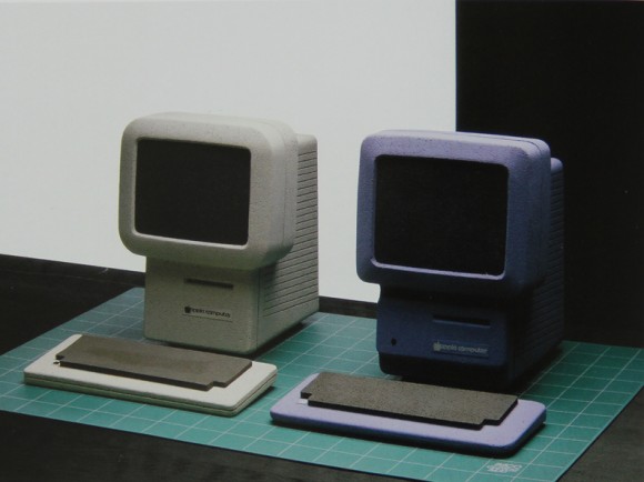 MacPhone, il telefono, tablet e touchscreen Apple del 1985. Ma c'è anche il Baby Mac, il Macintosh Studies e la Flat Screen Workstation 4