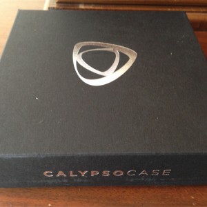 CalypsoCase Book: Stile lussuoso ed eleganza per proteggere l'iPhone 4