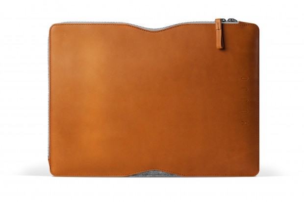 13-Macbook-Folio-Sleeve-Tan-Studio-001