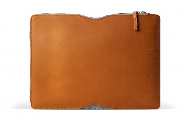 13-Macbook-Folio-Sleeve-Tan-Studio-001