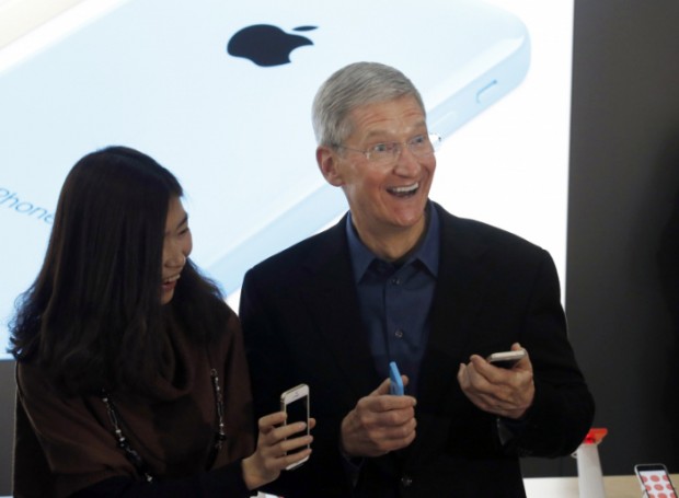 apple-tim-cook-china-mobile