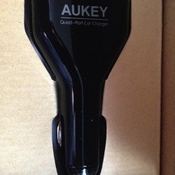 La prova di Aukey Quad-USB Port Car Charger, caricatore da auto per smartphone 3