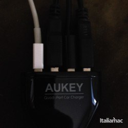 La prova di Aukey Quad-USB Port Car Charger, caricatore da auto per smartphone 4