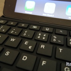 La tastiera per iPad Air che fa anche da smart cover 18