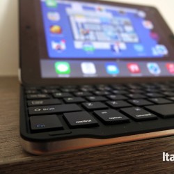 La tastiera per iPad Air che fa anche da smart cover 16