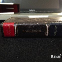 BookBook per iPhone 6, test della cover in stile libro d'epoca 1