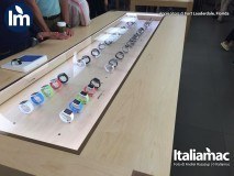 Foto di Apple Watch e nuovo MacBook all'Apple Store di Fort Lauderdale, Florida (USA) 5