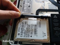 Foto istallazione SSD Crucial M500 su un MacBook Pro 4