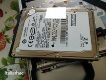 Foto istallazione SSD Crucial M500 su un MacBook Pro 8