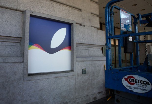 Apple Marca il suo territorio con il logo della mela