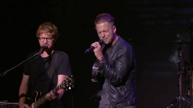 I OneRepublic suonano a sorpresa tre loro pezzi all'evento Apple 3