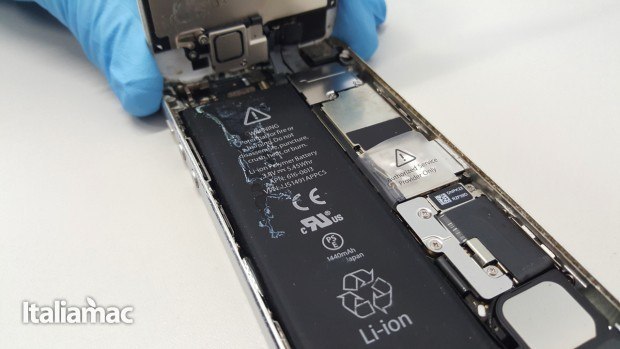 iPhone 5 gonfiato, abbiamo chiesto aiuto a iRiparo per batteria e frame 5