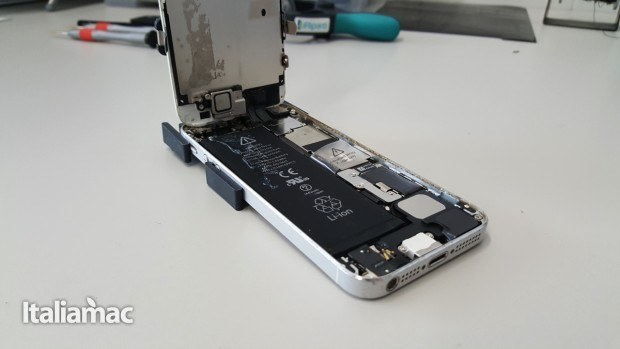iPhone 5 gonfiato, abbiamo chiesto aiuto a iRiparo per batteria e frame 6