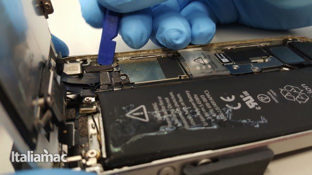 iPhone 5 gonfiato, abbiamo chiesto aiuto a iRiparo per batteria e frame 7