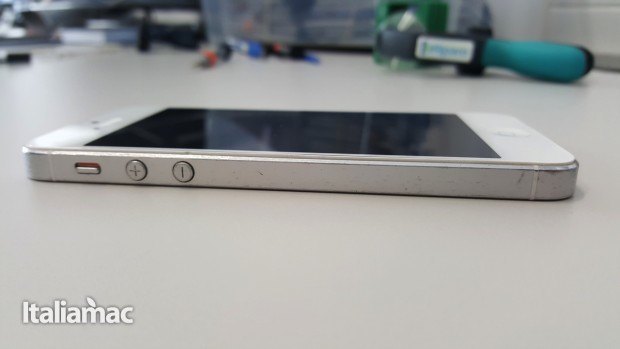 iPhone 5 gonfiato, abbiamo chiesto aiuto a iRiparo per batteria e frame 20
