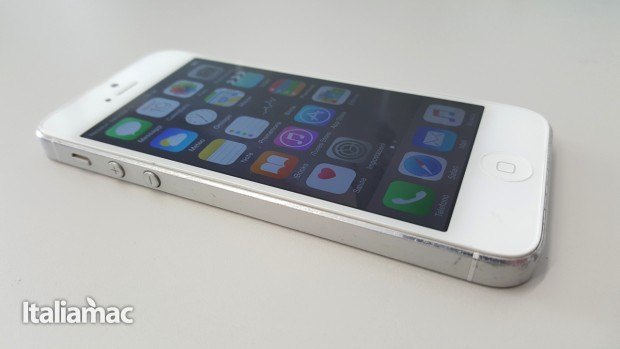 iPhone 5 gonfiato, abbiamo chiesto aiuto a iRiparo per batteria e frame 21