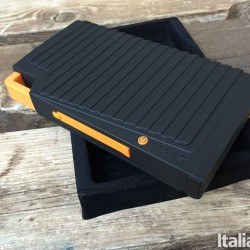 Evoke Solar Charger: Il caricabatterie con pannelli solari per tutti i dispositivi 12