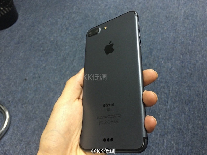 iPhone-7-Plus-space-black-2