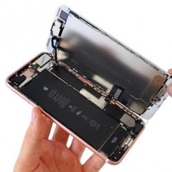 iFixit svela il mistero della rimozione del jack delle cuffie su iPhone 7. Ecco cosa c'è al suo posto 1