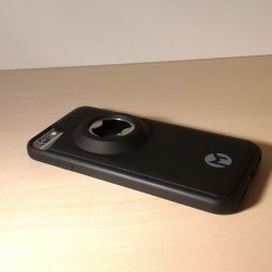 Arriva MEGAVERSE, la custodia per iPhone con micro ventose che si attacca ad ogni superficie 3