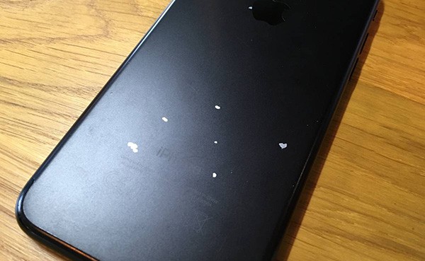 iPhone 7 nero opaco e la perdita della vernice 1
