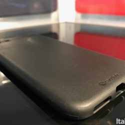 Sheath di Caudabe è la custodia che manterrà al sicuro il vostro iPhone 7 senza comprometterne lo spessore 4