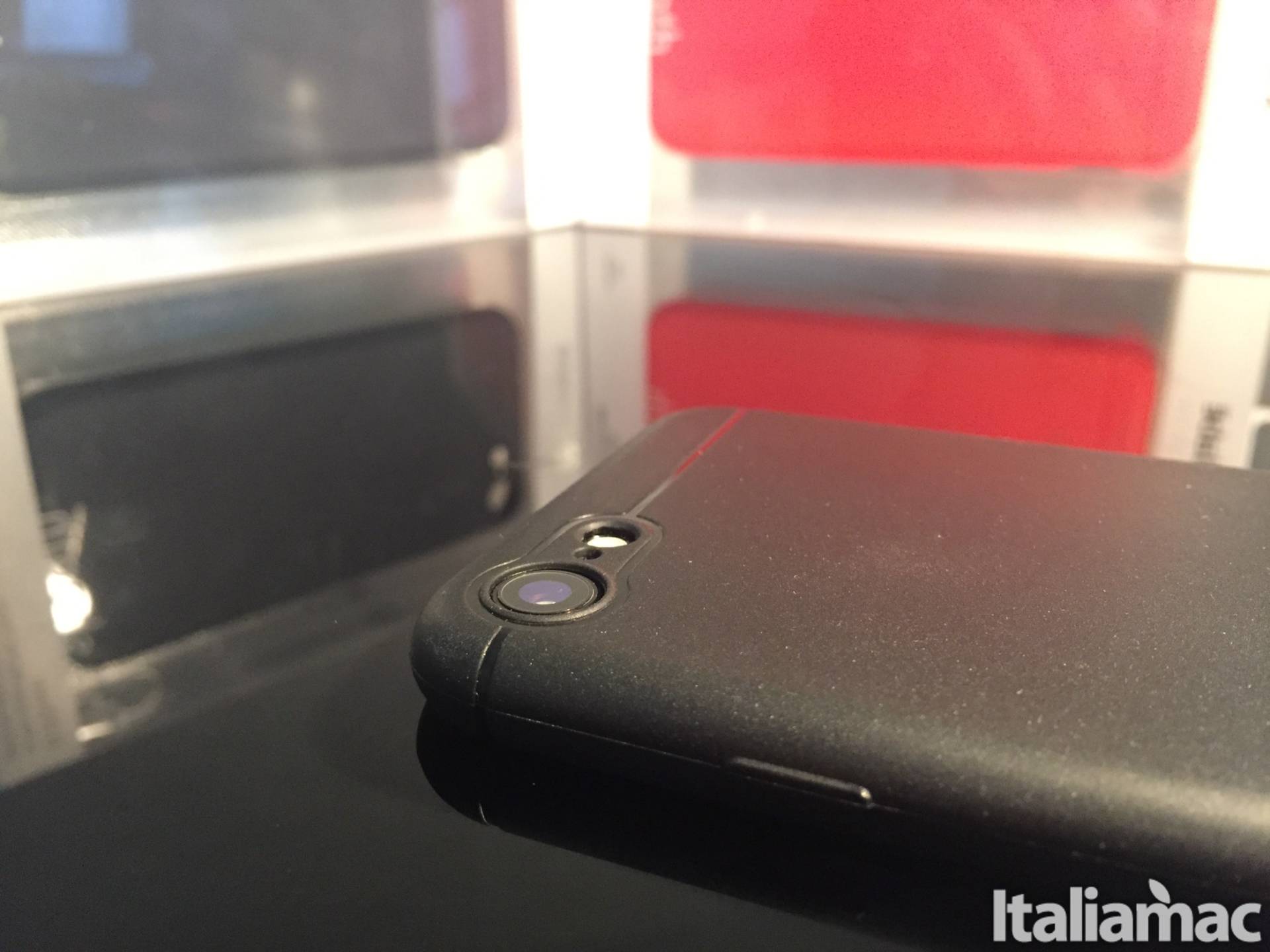 Sheath di Caudabe è la custodia che manterrà al sicuro il vostro iPhone 7 senza comprometterne lo spessore 8