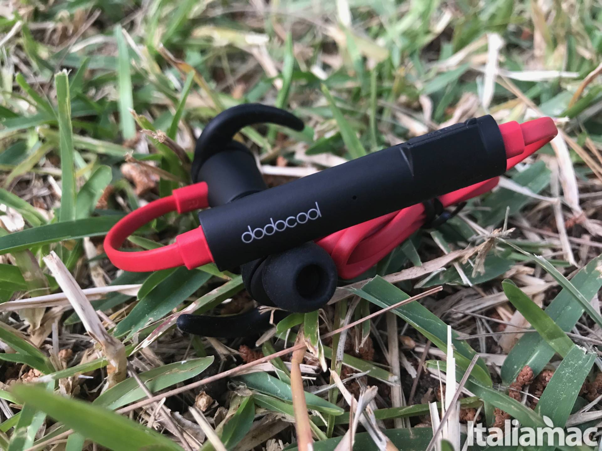 Gli auricolari magnetici wireless per il fitness di Dodocool 4