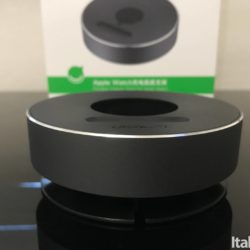 Lo stand di Ugreen per Apple Watch con raccogli cavo 1