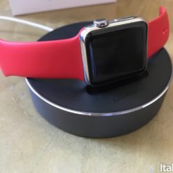 Lo stand di Ugreen per Apple Watch con raccogli cavo 8
