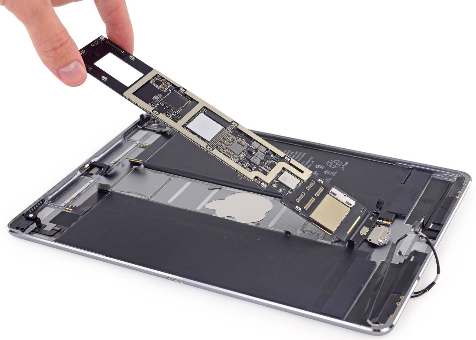 Il teardown di iFixit rivela 4GB di RAM sul nuovo iPad Pro da 10.5 pollici 2