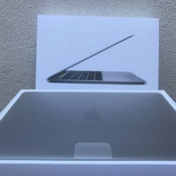 Unboxing MacBook Pro 13 pollici 2017 con Touch Bar 2