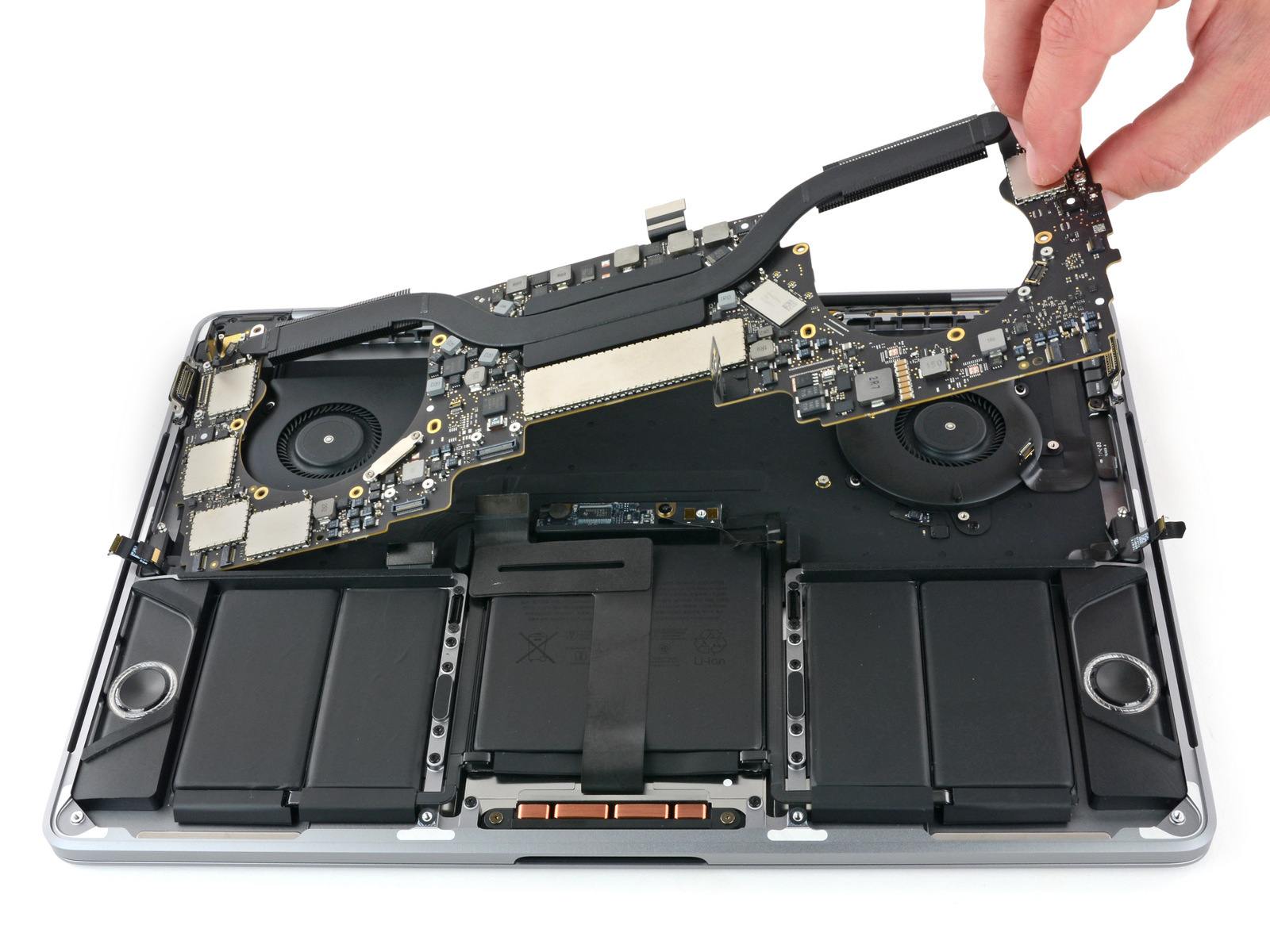 iFixit smonta il MacBook Pro 2017 con Touch Bar, ma quanto avrà di nuovo? 3