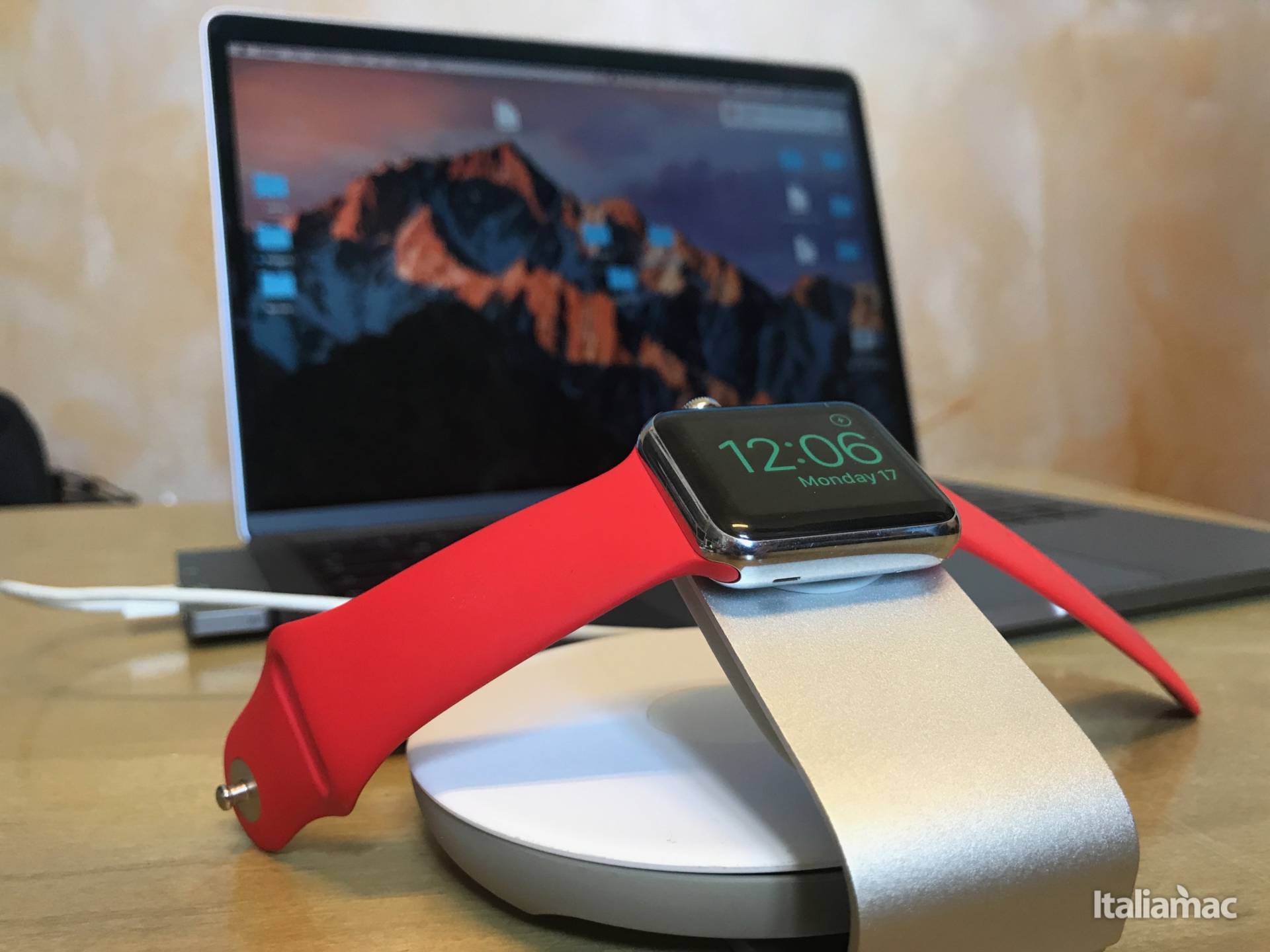 Travel Stand: Il raccogli cavo e stand di Moshi per Apple Watch 4